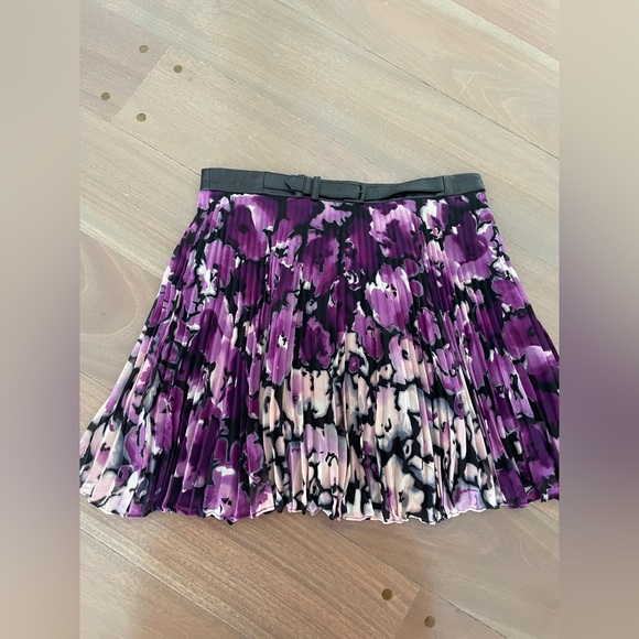 BCBG mini skirt with leather belt - Picture 1 of 4